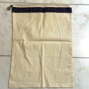Tory Burch, 18x13” ecru dust travel storage shoe bag